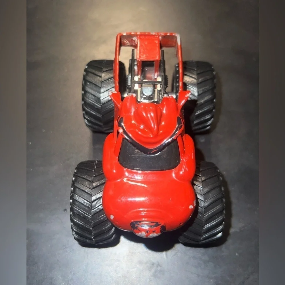 Hot Wheels Monster Jam 1:64 Tasmanian Devil  Warner Bros. Entertainment